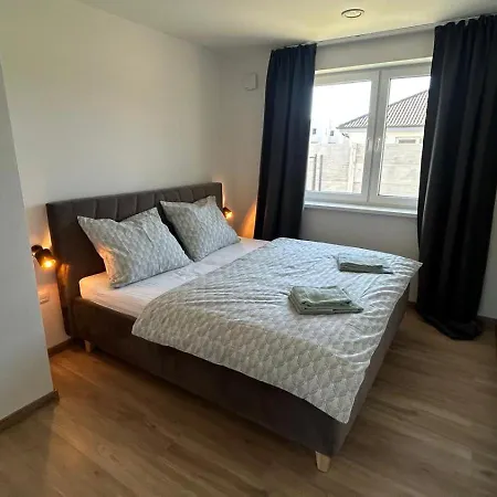 Moderny Dom S Kuchynou, Zahradou A Parkovanim *