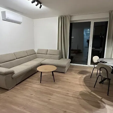 Moderny Dom S Kuchynou, Zahradou A Parkovanim Vakantiehuis Trenčín